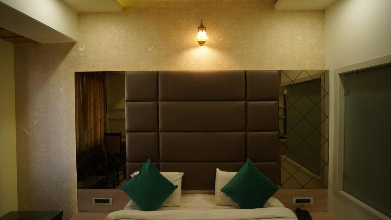Hotel Wisteria Blue Samarda Kaliāsot Exterior foto